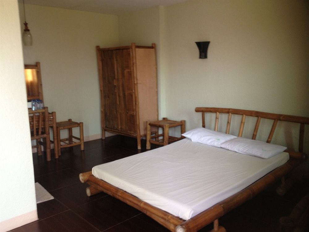 Moalboal Beach Resort Alcantara  Bagian luar foto