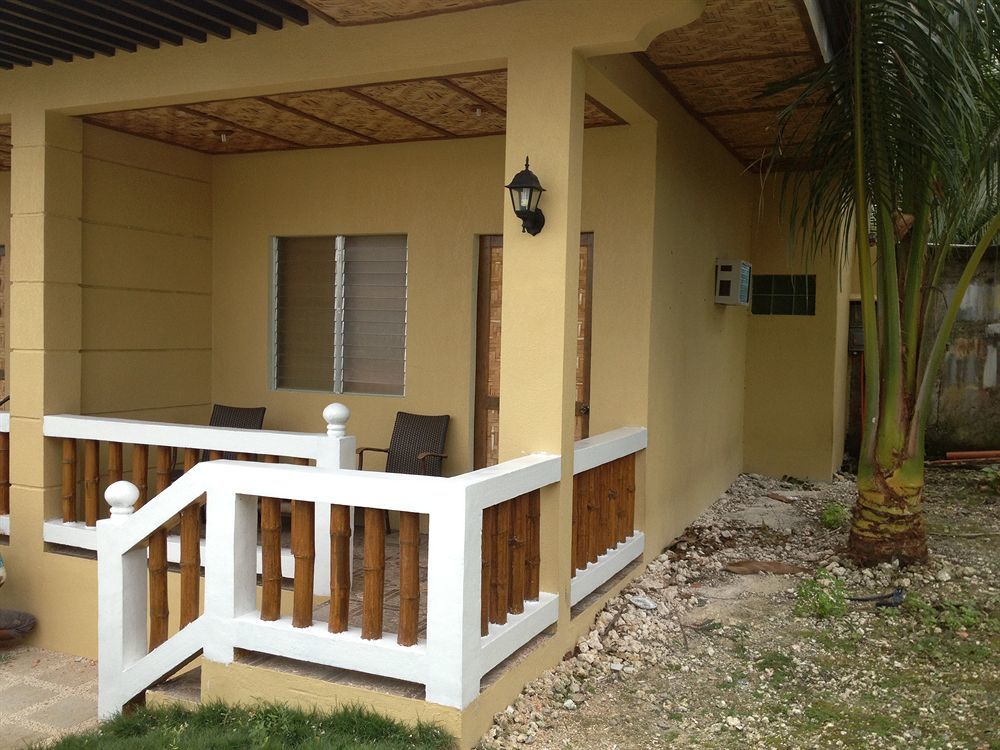 Moalboal Beach Resort Alcantara  Bagian luar foto