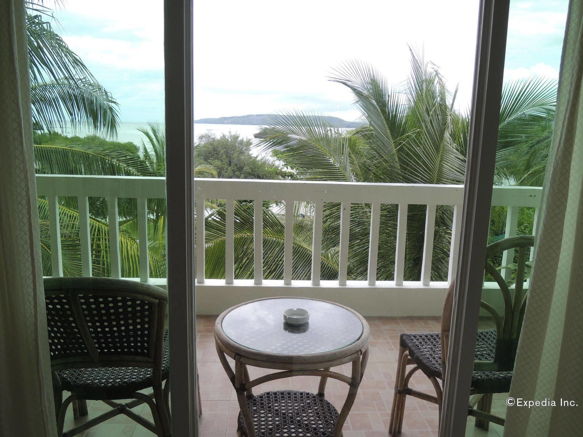 Moalboal Beach Resort Alcantara  Bagian luar foto