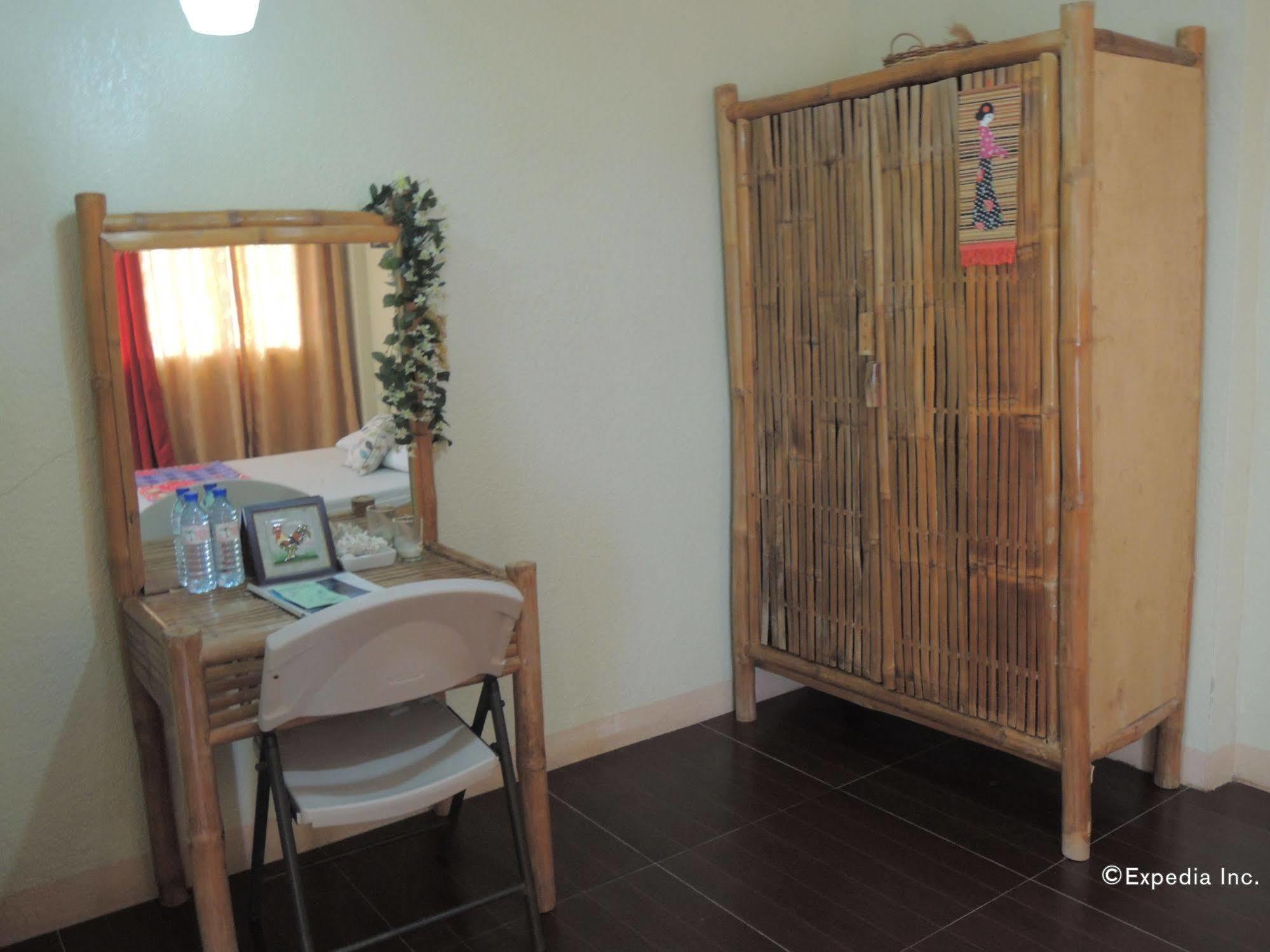 Moalboal Beach Resort Alcantara  Bagian luar foto