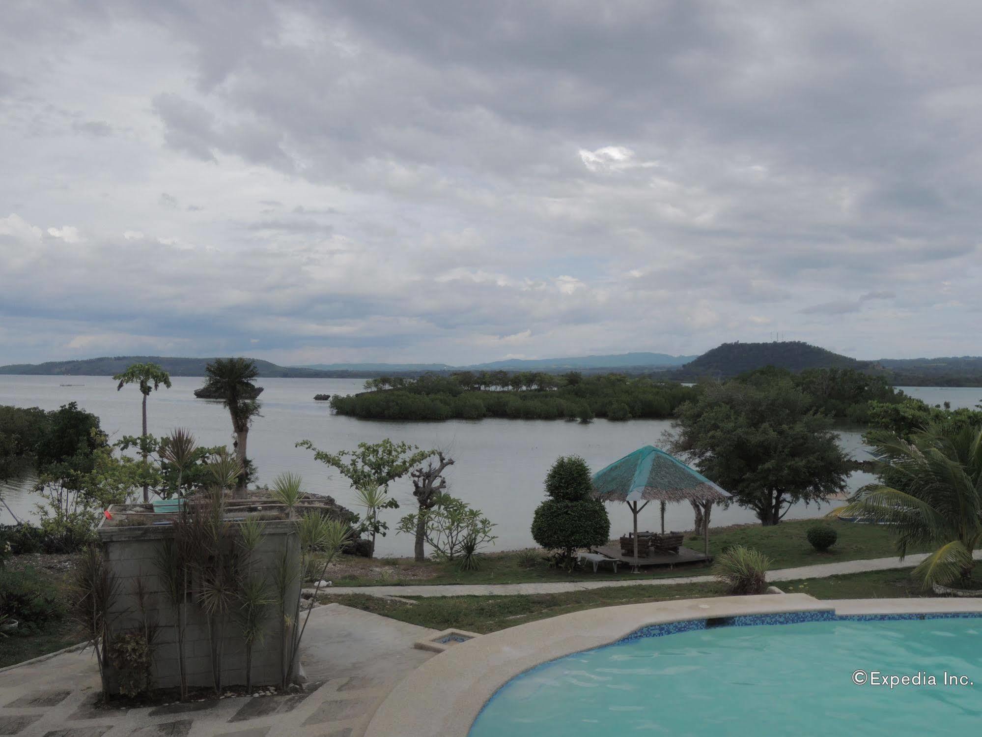 Moalboal Beach Resort Alcantara  Bagian luar foto