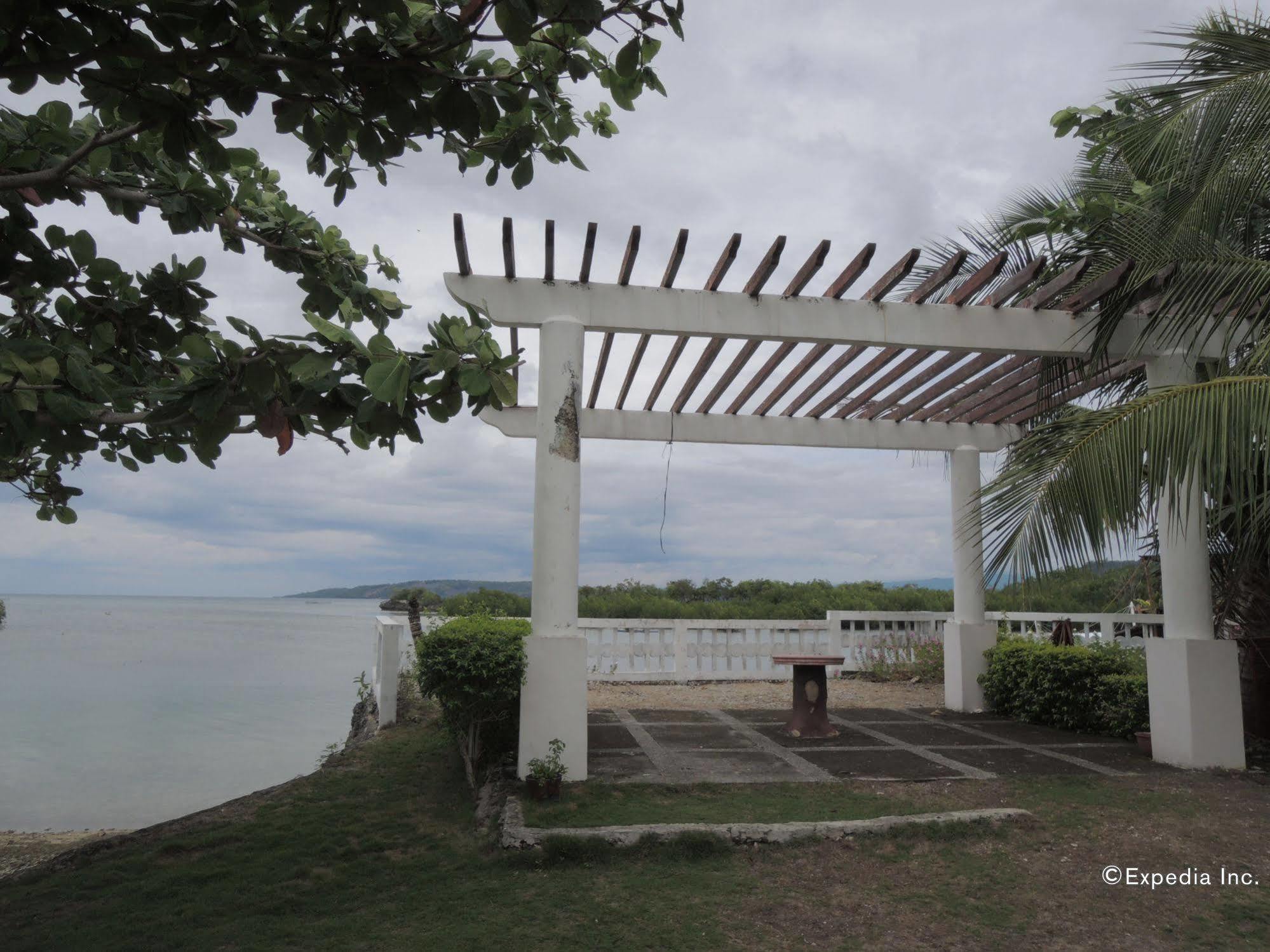 Moalboal Beach Resort Alcantara  Bagian luar foto