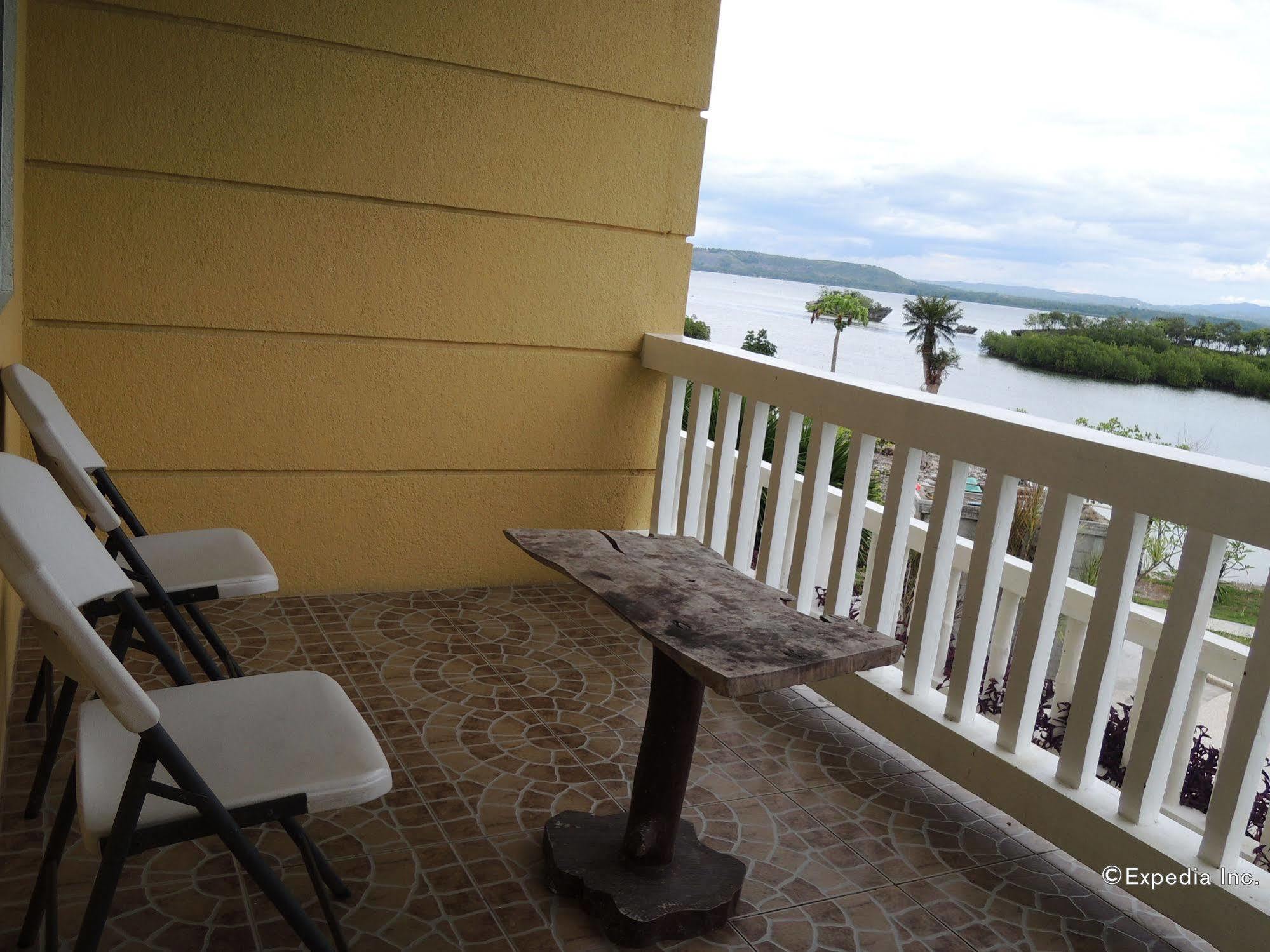 Moalboal Beach Resort Alcantara  Bagian luar foto